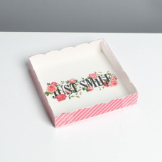 Коробка для кондитерских изделий с PVC крышкой «Просто улыбайся», 15 × 15 × 3 см